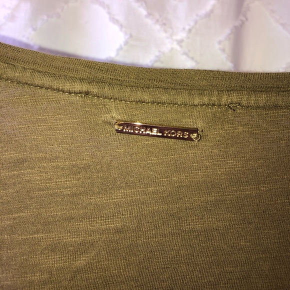 4/$25 ~ 
MICHEAL KORS LONG SLEEVE TEE WITH POCKET - Picture 6 of 8